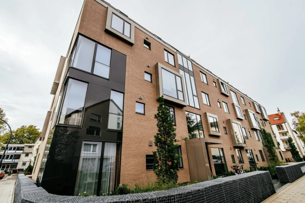 Apartmenthaus Wüllnerstraße, Köln, Deutschland. Eingesetzte Systeme: MB-TT50, MB-77HS, MB-86 SI